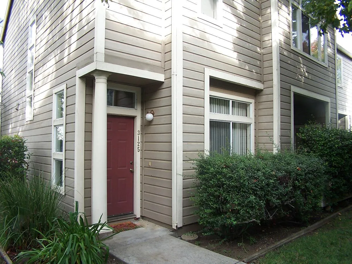 Building Photo - 3125 Woods Cir
