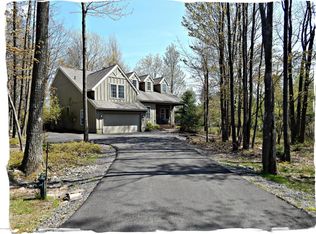 227 Sunset Pond Ln, Pocono Pines, PA 18350