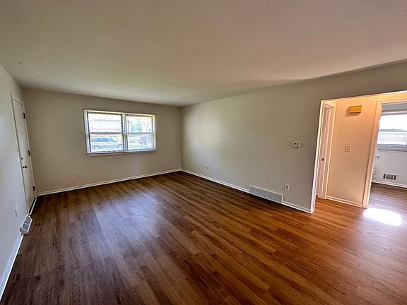 4th image of 3942 Camelot Dr SE #3942