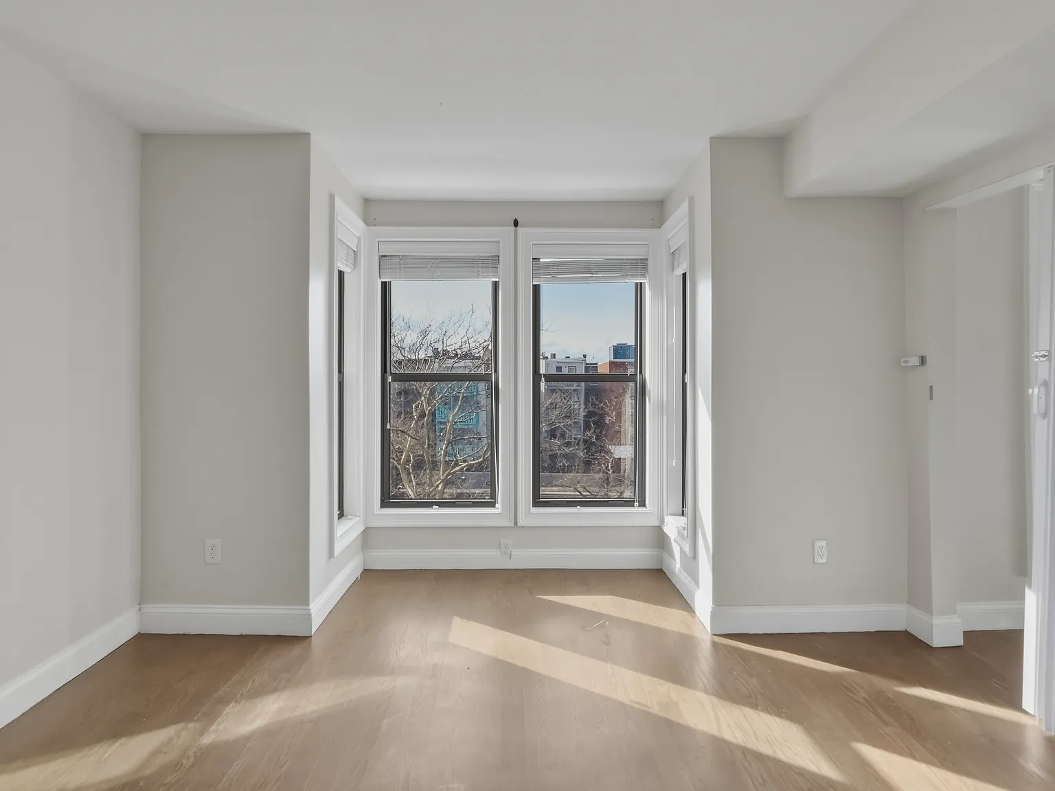 1 bed, 585 sqft, $2,300 — Photo 3