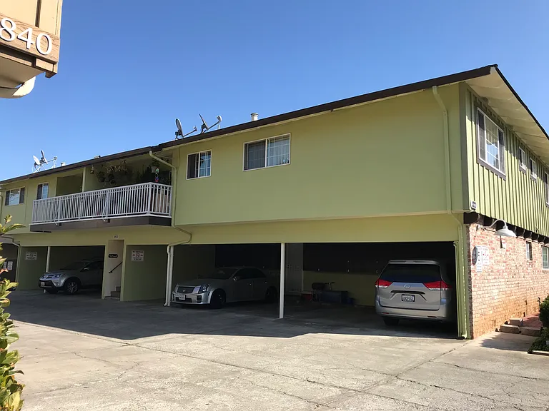 Ground-level 1-Bedroom, 1-bath apartment in the Gemello Park neighborhood of Mountain View.