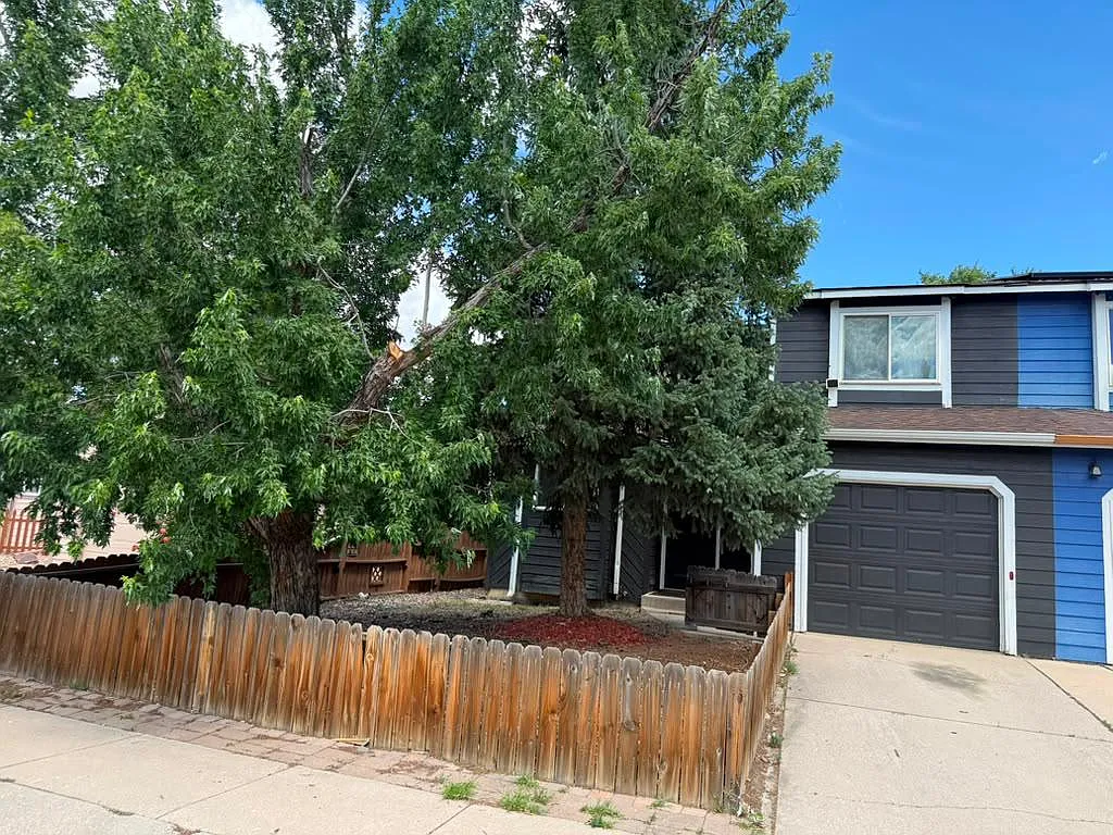 1922 Copper Creek Dr — Photo 1