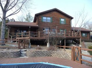 2944 Pinewood Dr, Columbia, IL 62236