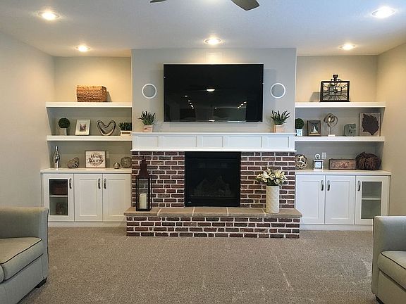Family room w/ built-ins
