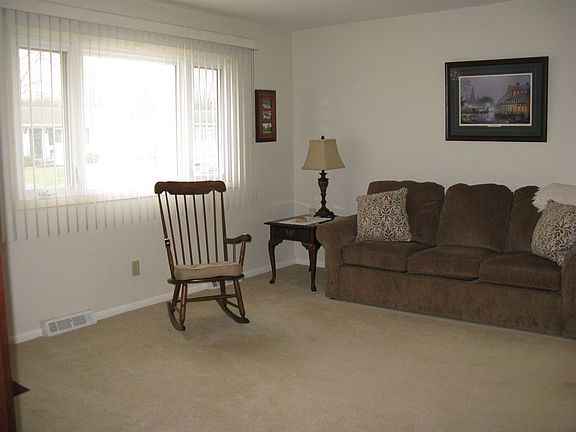 5th image of 450 E 15th St