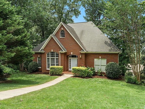 2nd image of 4019 Stonehaven Cir