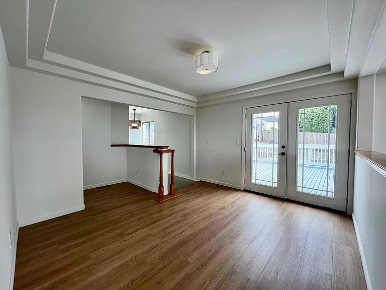 5204 Roza Hill Dr — Photo 4