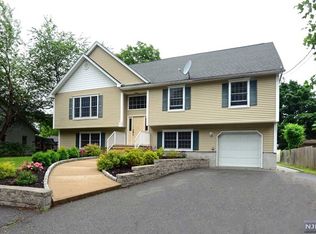 75 Lincoln Park Rd, Pequannock, NJ 07440