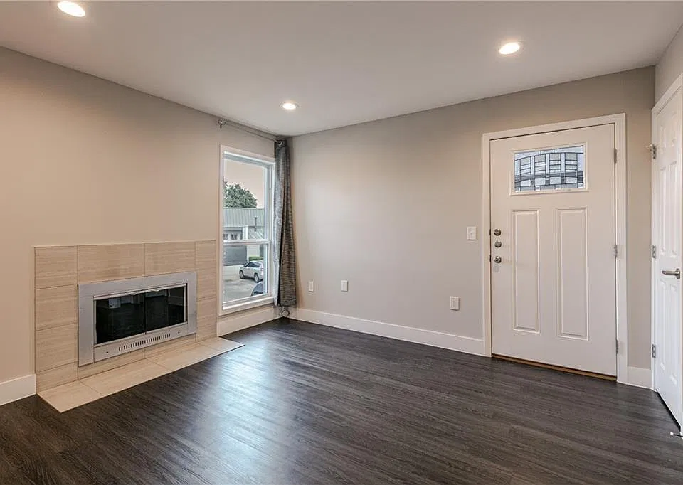 935 La Posada Dr #231