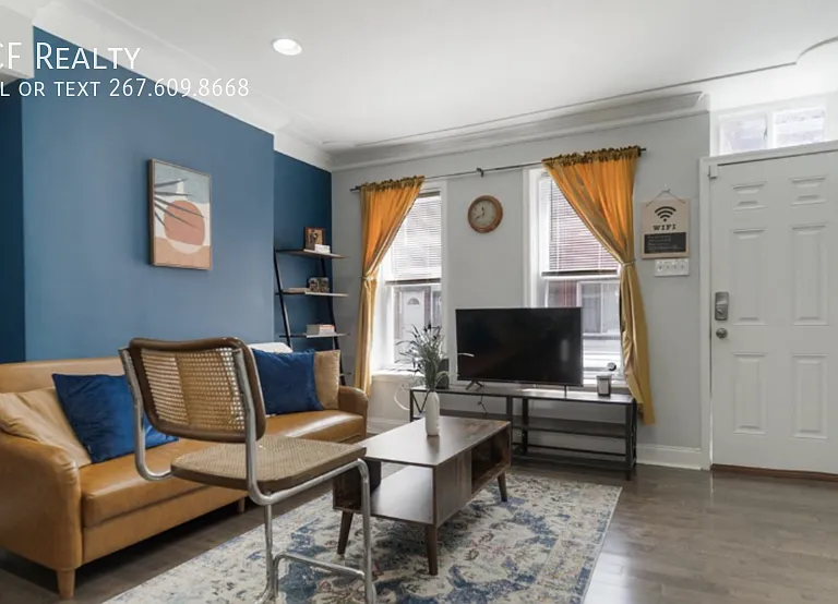 2033 Sigel St — Photo 2