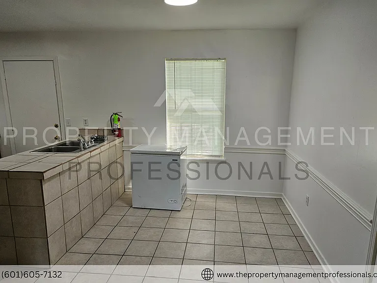 1732 Brookhollow Cir — Photo 8