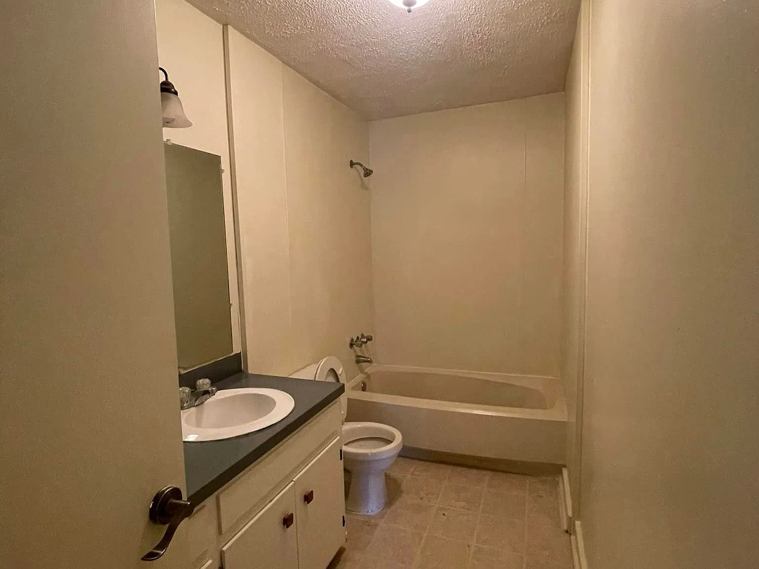 3 bed, $900 — Photo 3