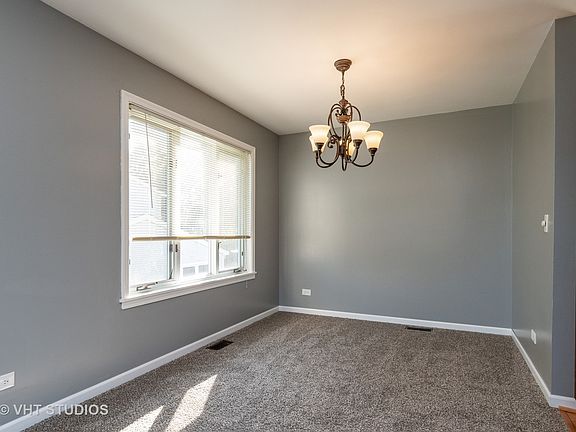 4th image of 1210 Foxcroft Dr