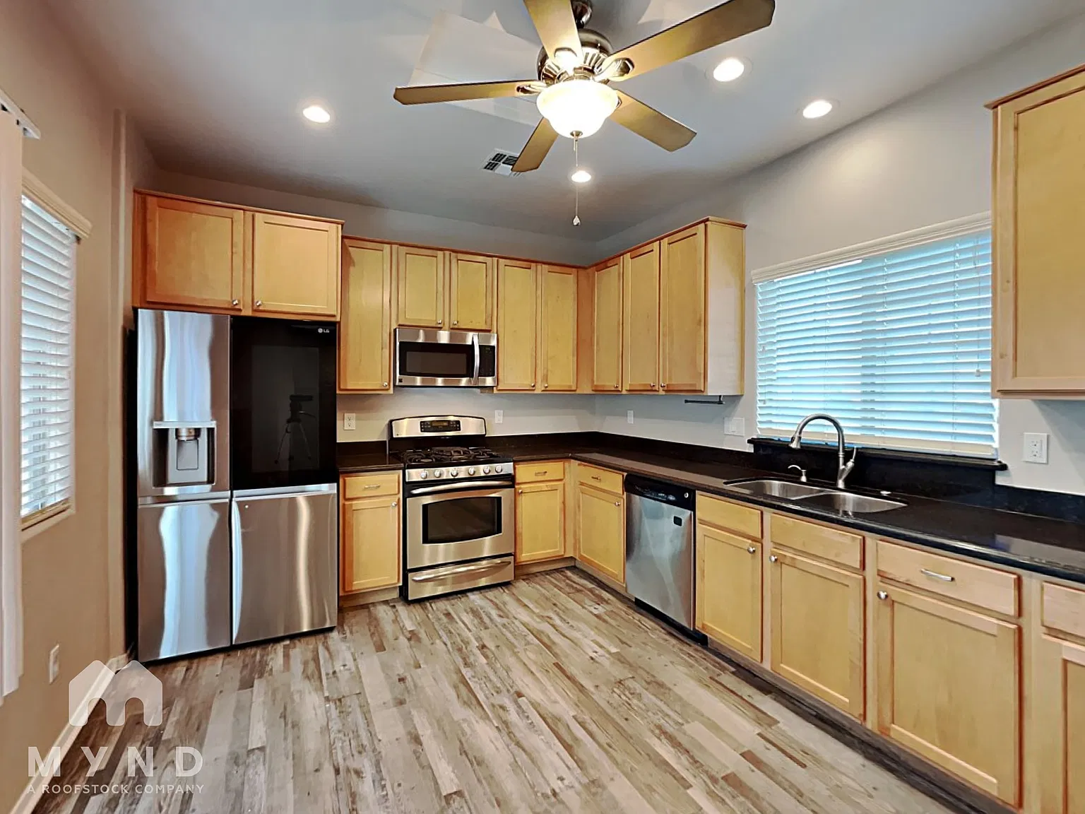 3 bed, 2.5 bath, 1262 sqft, $1,745 — Photo 2