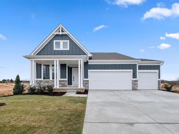 371 Valley Bluff Dr, Wentzville, MO 63348