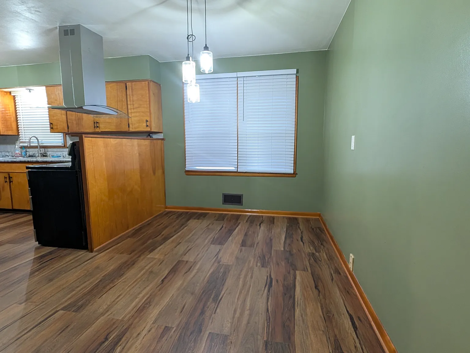 3 bed, 1.5 bath, 1144 sqft, $1,800 — Photo 4