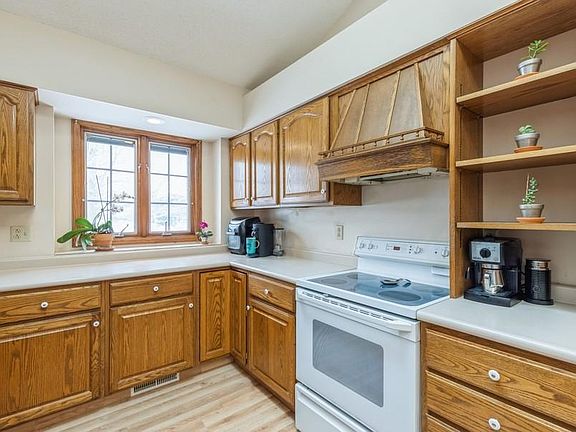 3rd image of 201 Southwoods Dr
