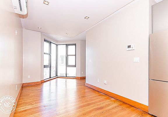 2nd image of 865 Willoughby Ave APT 5A