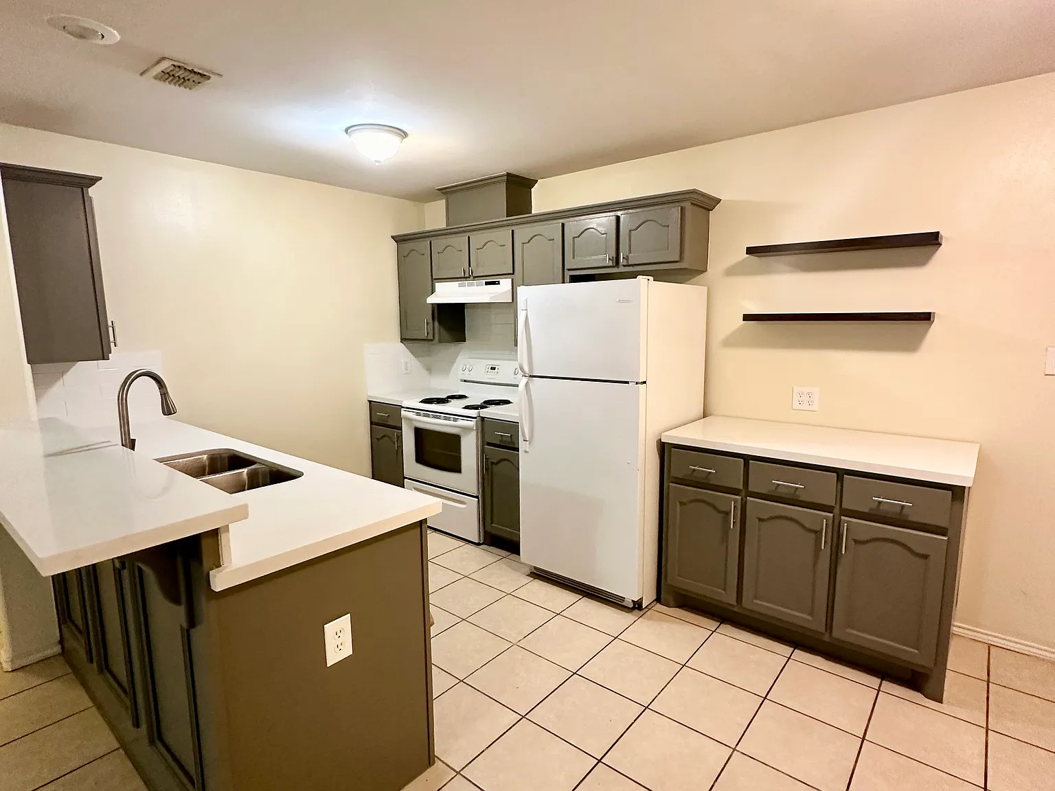 2 bed, 1100 sqft, $800 — Photo 3