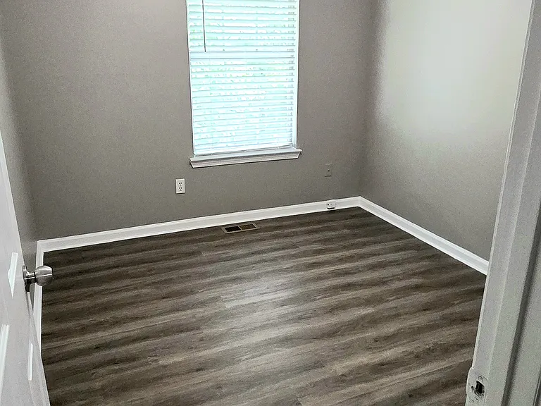 407 Bainbridge Dr — Photo 12