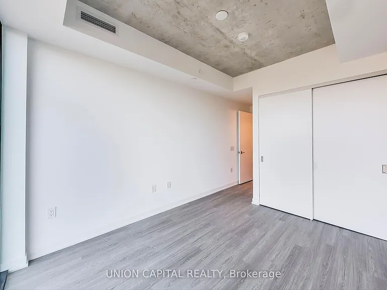 195 McCaul St #502 — Photo 14