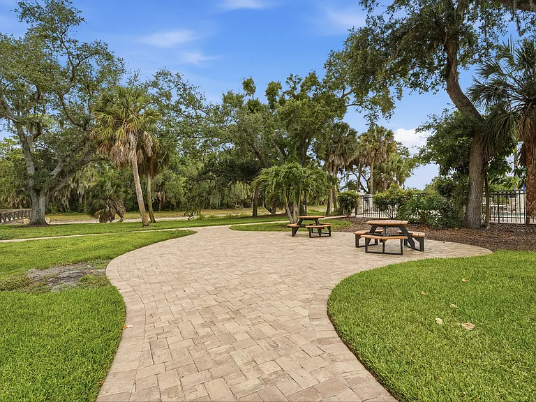 5217 Far Oak Cir — Photo 36