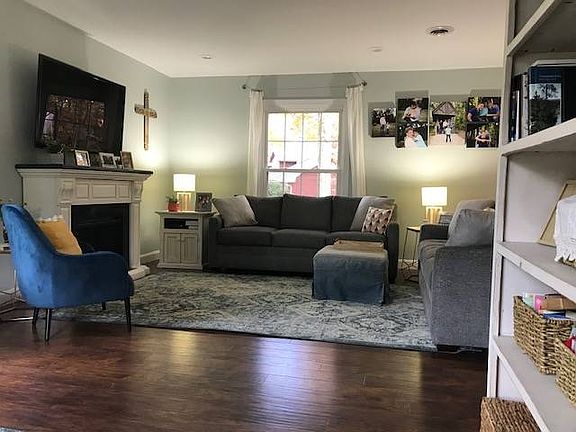 2nd image of 1106 W Park Forest Dr