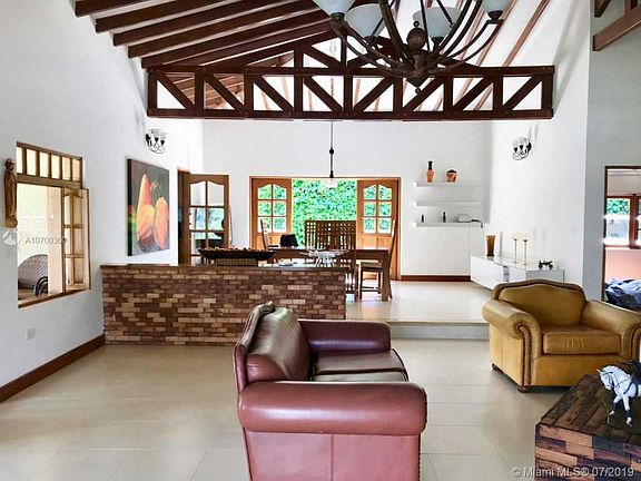2nd image of Sierra Linda Medellin Colombia