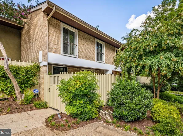 4 Hamlet Hill Rd, Baltimore, MD 21210