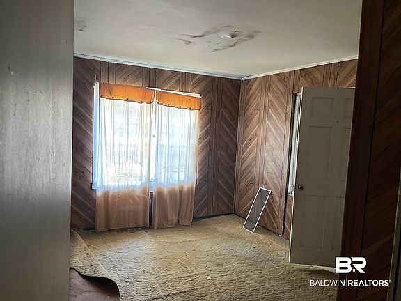 3rd image of 1295 Evans Ave