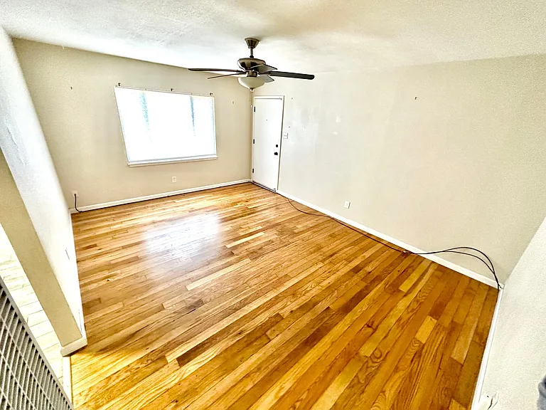845 E Meadow Ave — Photo 4