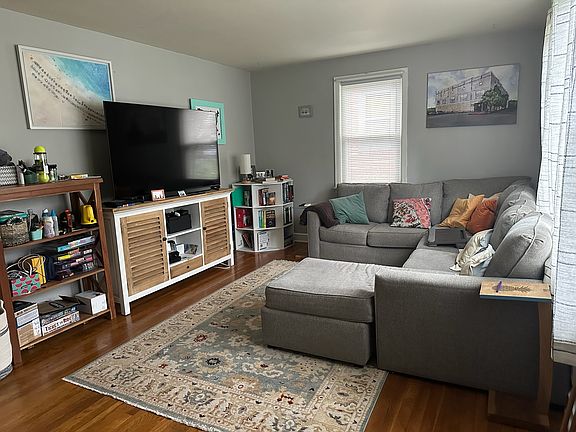 Living Room w/ New Designer Sherwin Williams Paint!