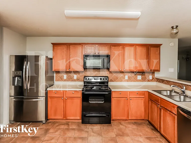 13925 Walnut Canyon Ct — Photo 7