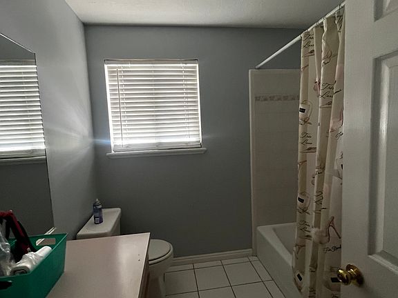 5th image of 715 E Zinnia Way