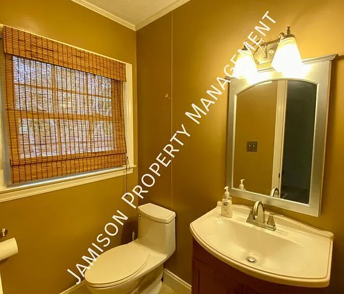 1402 W Mauney Ave — Photo 8