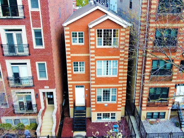 3327 N Sheffield Ave, Chicago, IL 60657