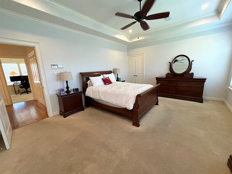 2807 Albany St — Photo 17