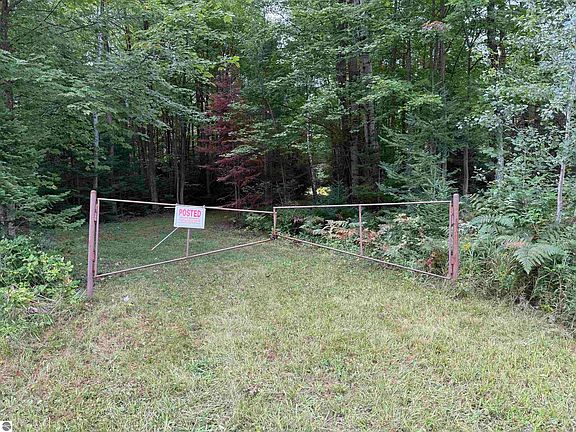 3rd image of 8 Laird Lake Rd