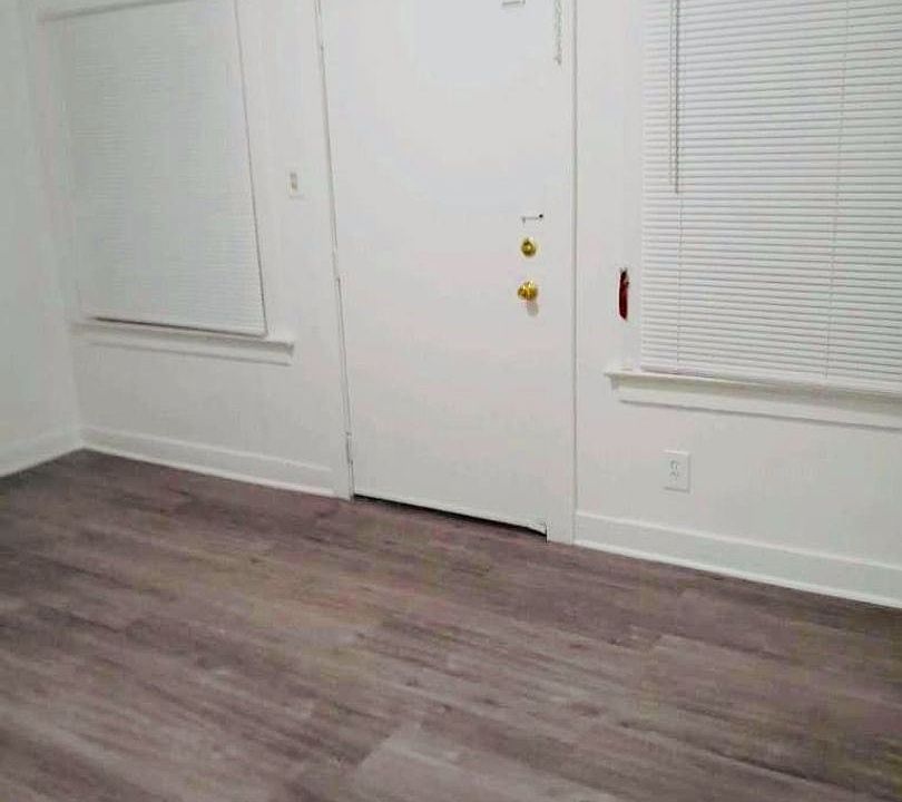 1st image of 714 W 47th St #8