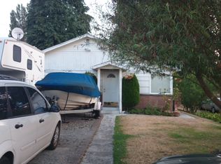 910 N 100th St, Seattle, WA 98133