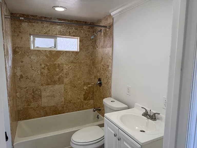 1026 E 42nd St #1026 — Photo 13