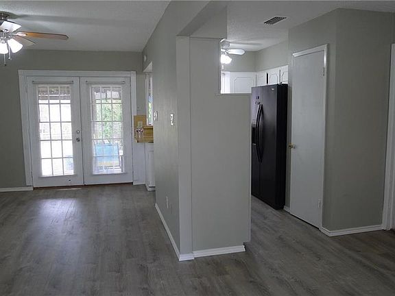 2nd image of 726 Laguna Dr