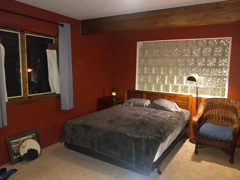Bedroom 1: Master Bedroom