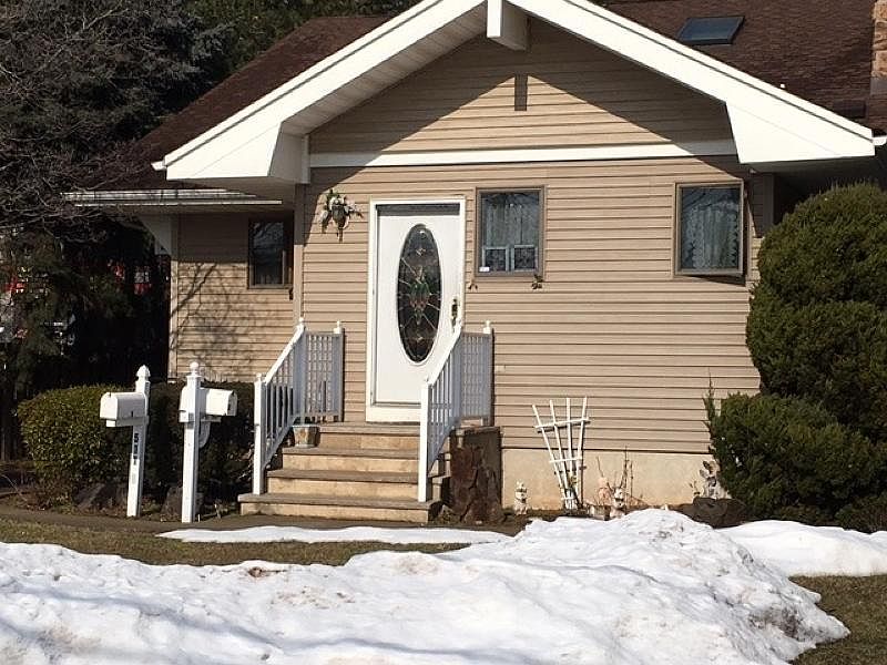 2nd image of 511 Bound Brook Rd