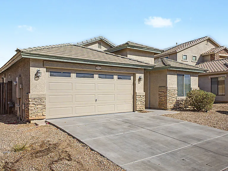 6918 S 46th Ln — Photo 2