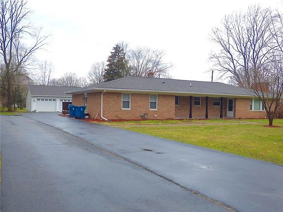 2nd image of 1030 Oakwood Trl