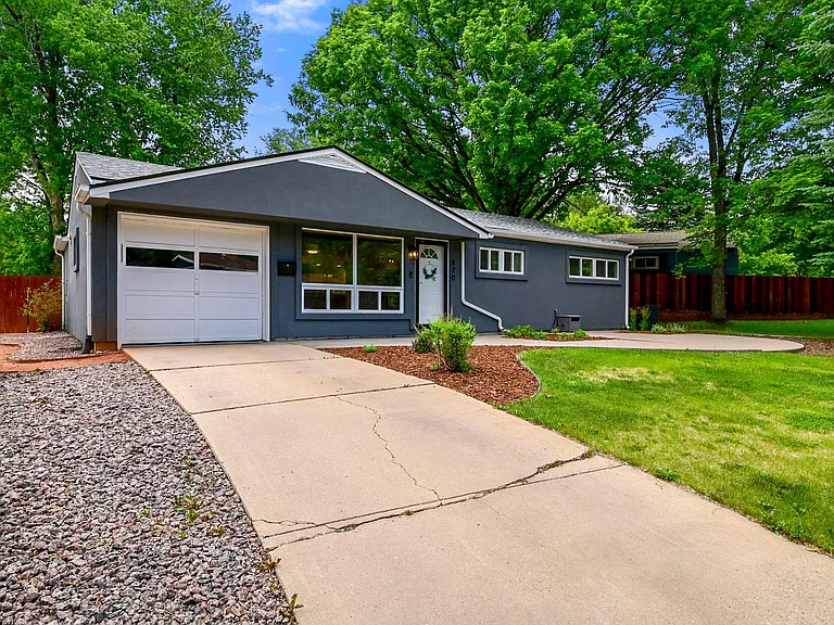 820 Valley Rd — Photo 2