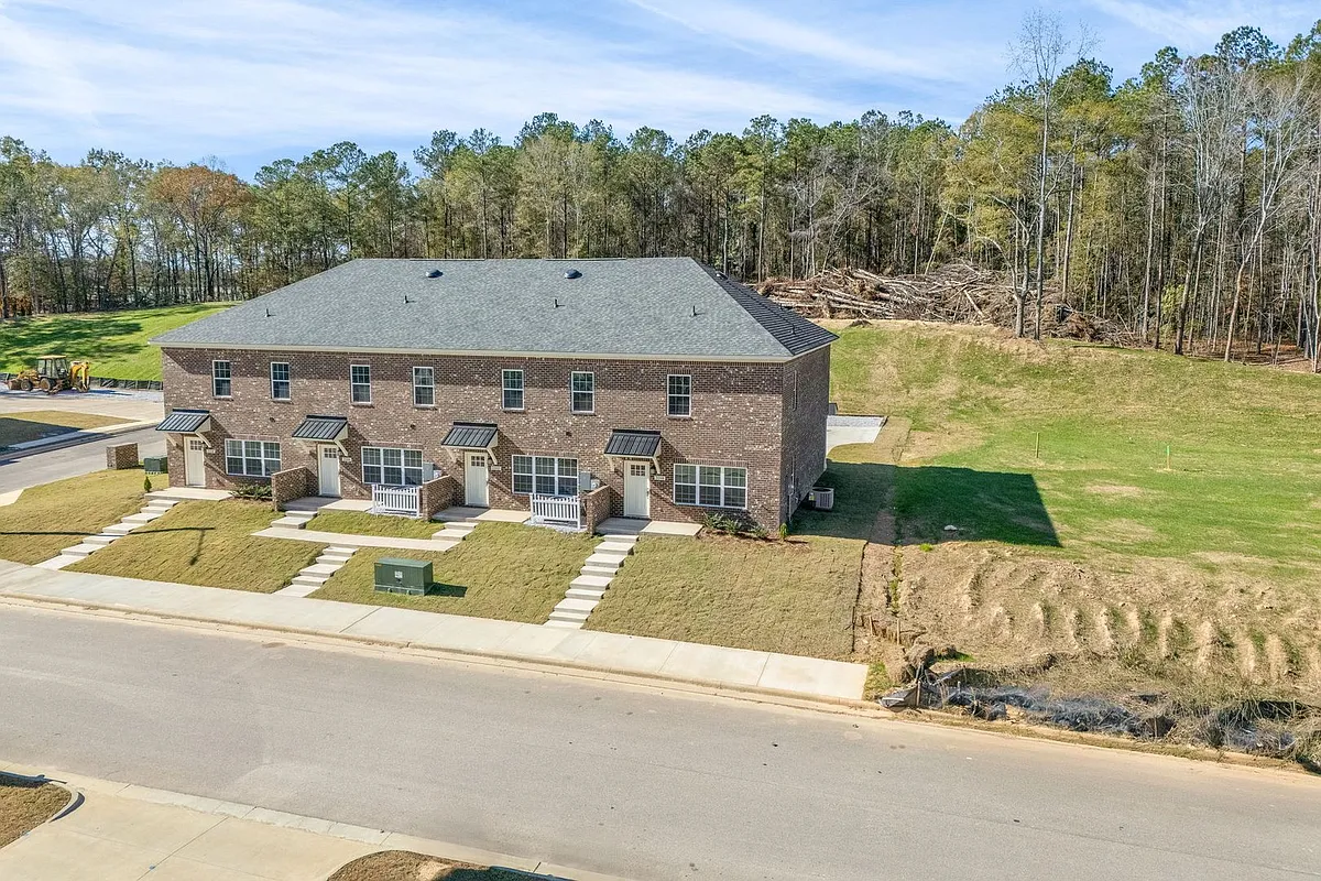 Building Photo - 2106 Downs Way