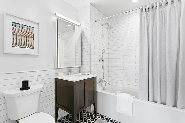 Rented by Greystar | media 16