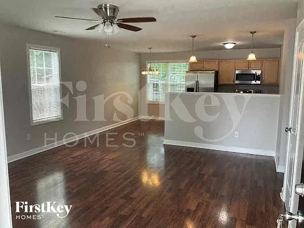 100 Ash Ave NW — Photo 3